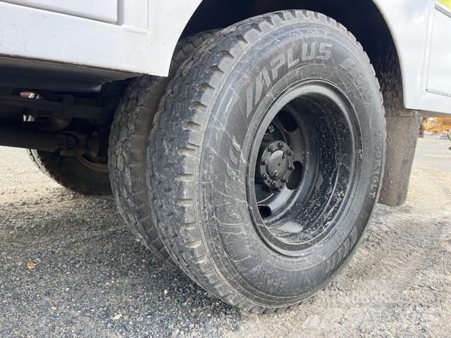 Isuzu NPR 200 Sonstige Baumaschinen