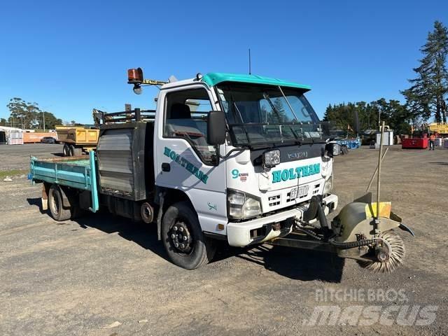 Isuzu NPR 450L Kehrmaschine
