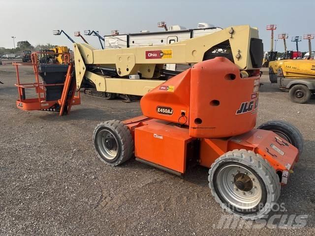 JLG E450AJ Gelenkteleskoparbeitsbühnen