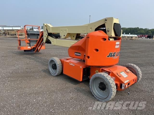 JLG E450AJ Gelenkteleskoparbeitsbühnen