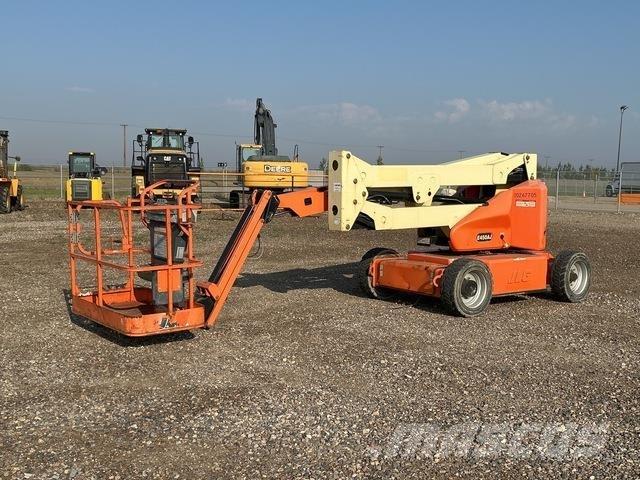 JLG E450AJ Gelenkteleskoparbeitsbühnen