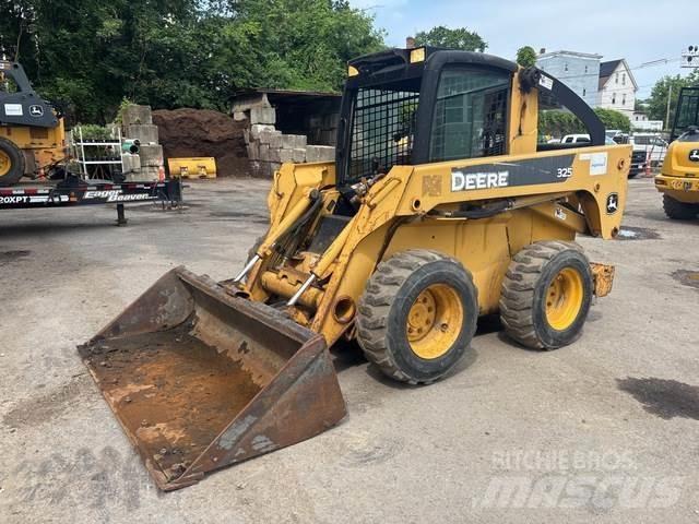 John Deere 325 Kompaktlader