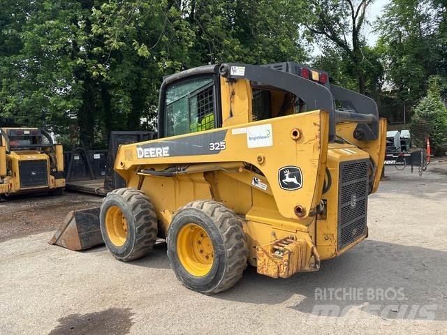 John Deere 325 Kompaktlader