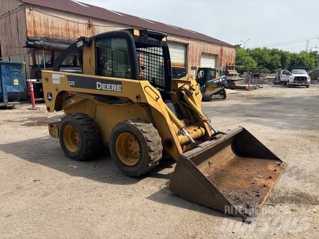 John Deere 325 Kompaktlader