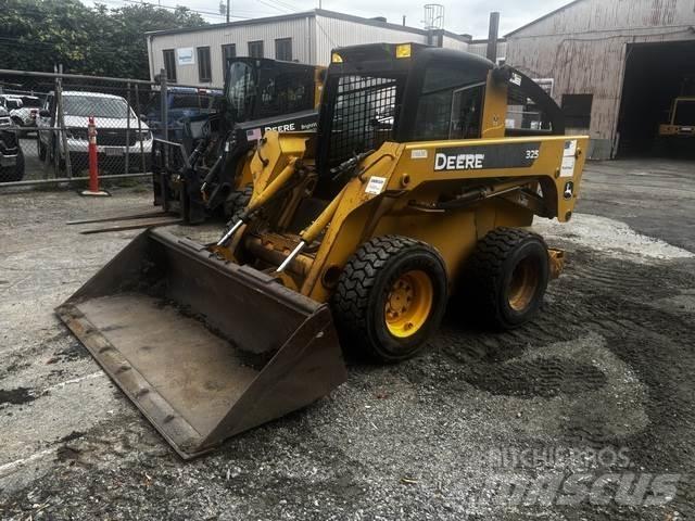 John Deere 325 Kompaktlader