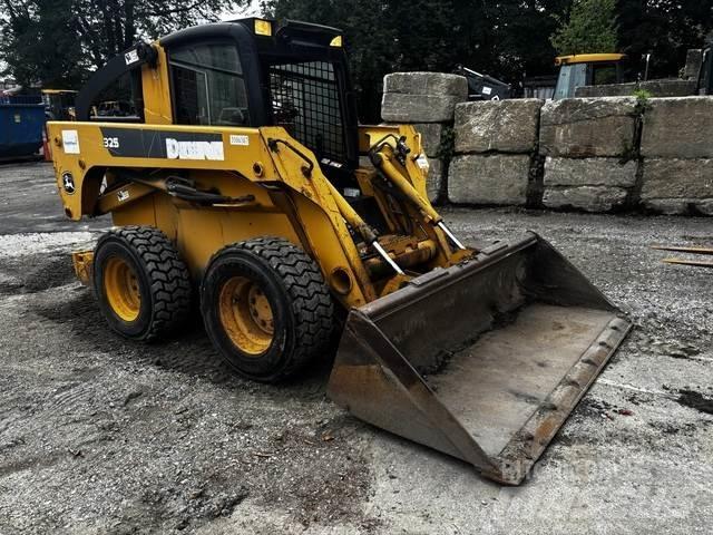 John Deere 325 Kompaktlader