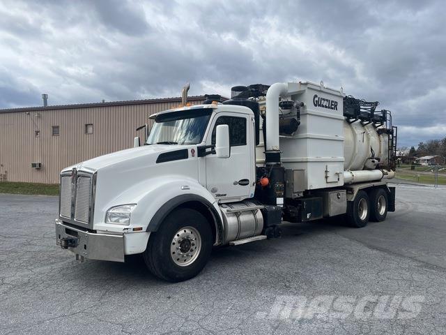 Kenworth T880 Raupenbagger