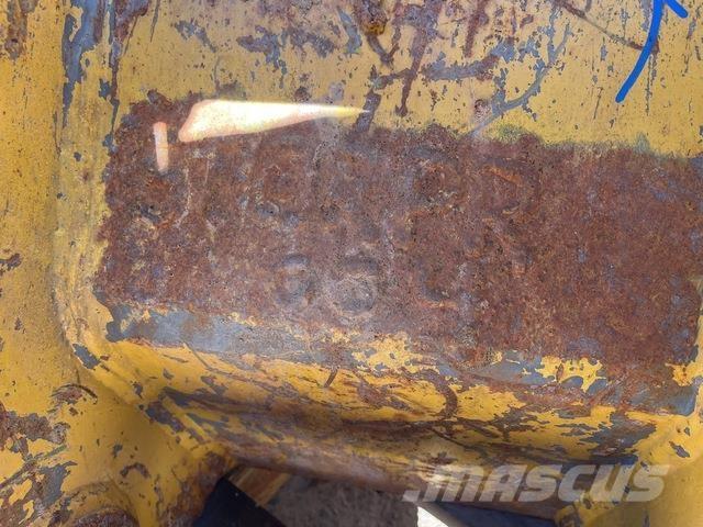 Komatsu  Aufreisser