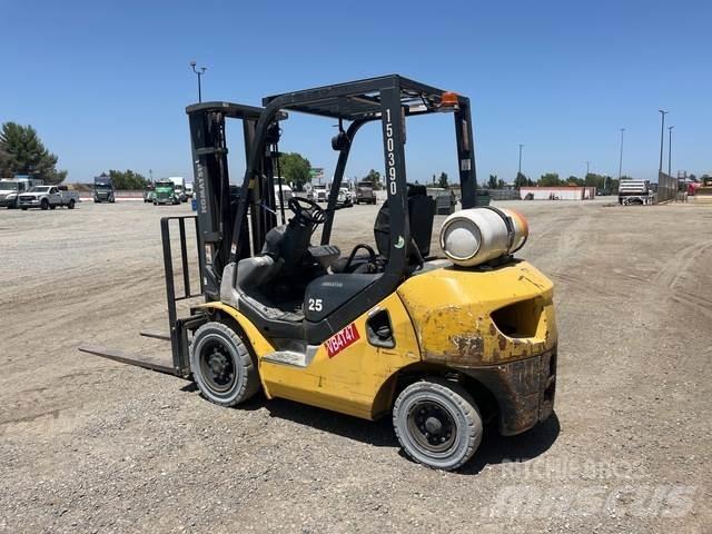 Komatsu FG25T Sonstige Baumaschinen