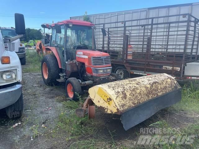 Kubota M5700 Innenraumkehrmaschinen