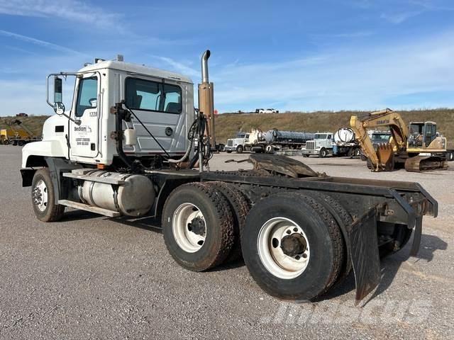 Mack CL733 Sattelzugmaschinen