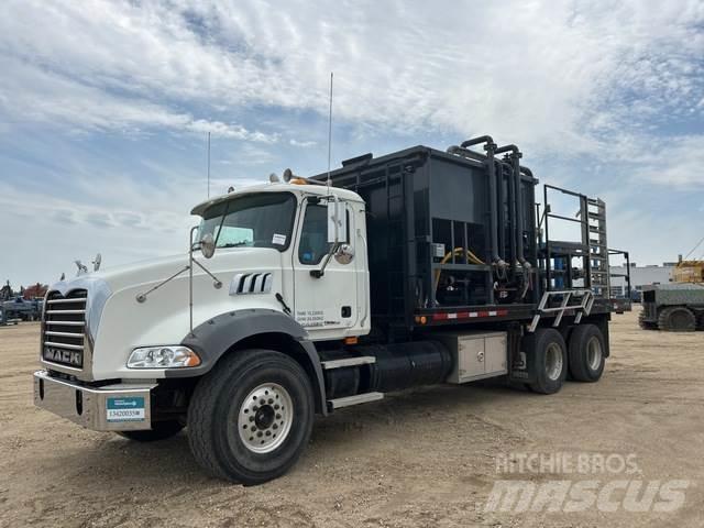 Mack CTR713B Sonstige Baumaschinen