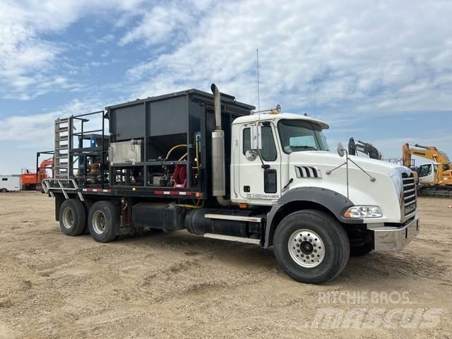 Mack CTR713B Sonstige Baumaschinen