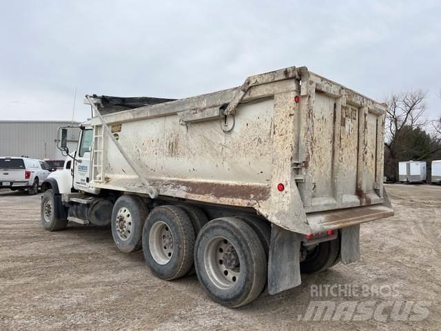 Mack CV713 Kipper