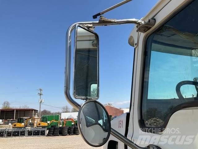 Mack CV713 Kipplader