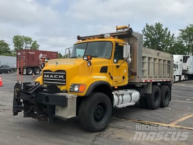 Mack CV713 Kipper