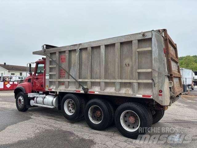 Mack CV713 Kipper