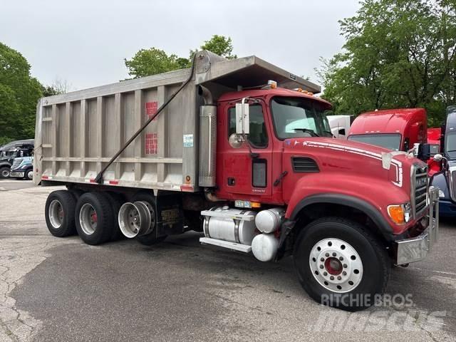 Mack CV713 Kipper