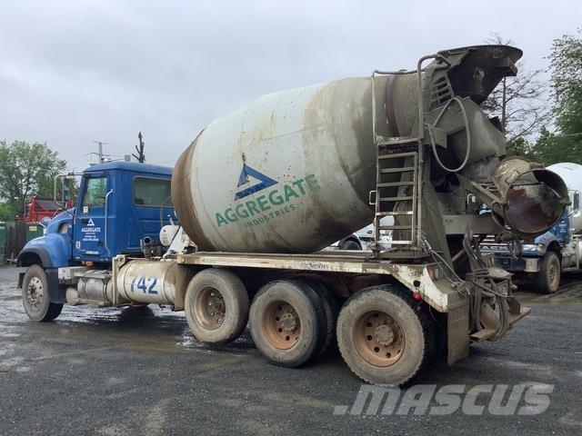 Mack CV713 Andere Fahrzeuge