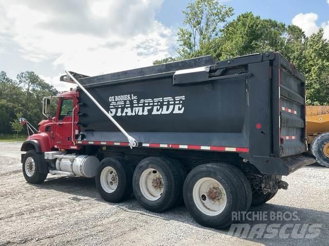 Mack CV713 Kipper