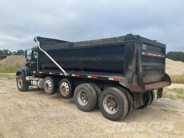 Mack CV713 Kipper