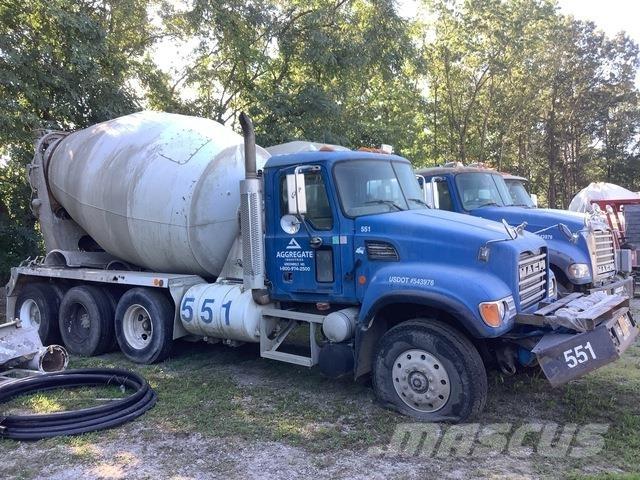 Mack CV713 Kipper