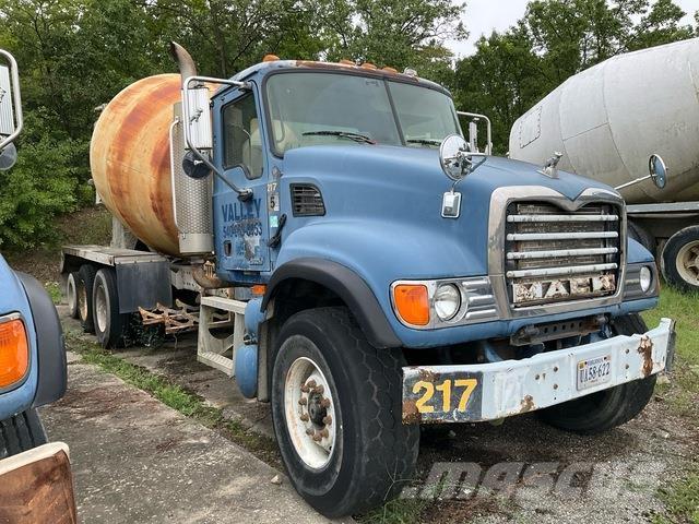 Mack CV713 Andere Fahrzeuge