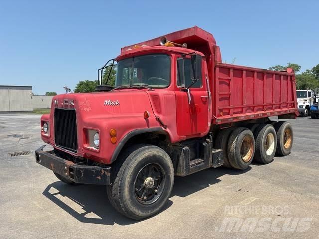 Mack DM685 Kipper
