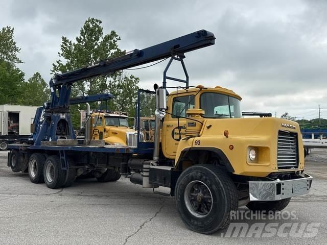 Mack DM688S Andere Fahrzeuge