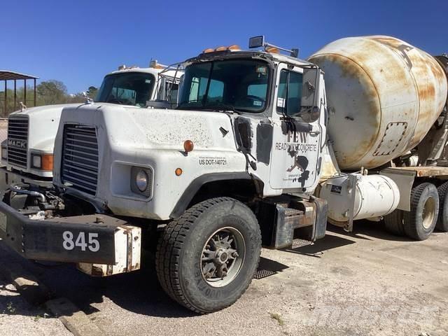 Mack DM690S Andere Fahrzeuge