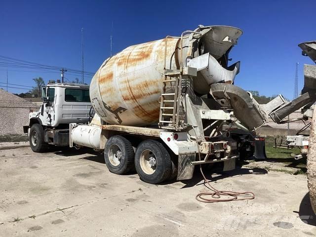 Mack DM690S Andere Fahrzeuge