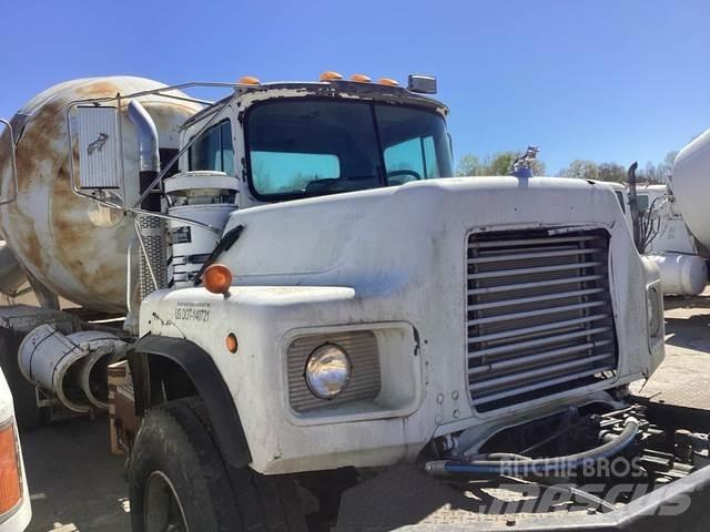 Mack DM690S Andere Fahrzeuge