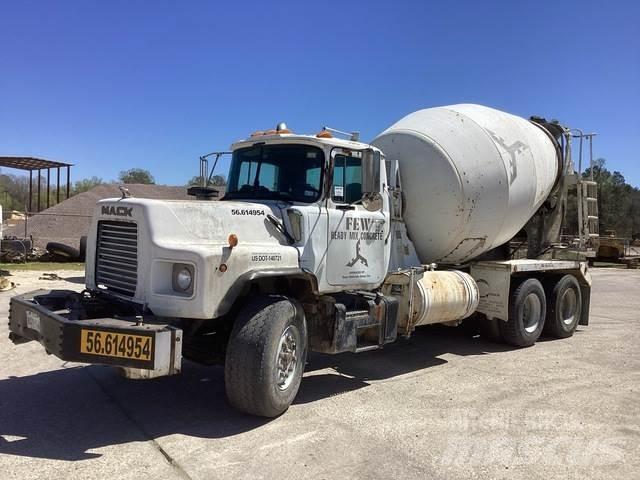 Mack DM690S Andere Fahrzeuge