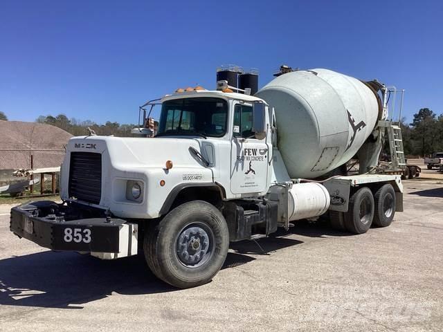 Mack DM690S Andere Fahrzeuge