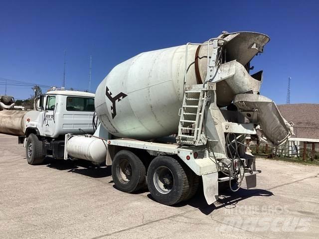 Mack DM690S Andere Fahrzeuge