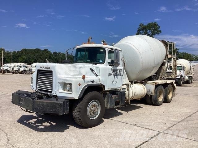 Mack DM690S Andere Fahrzeuge