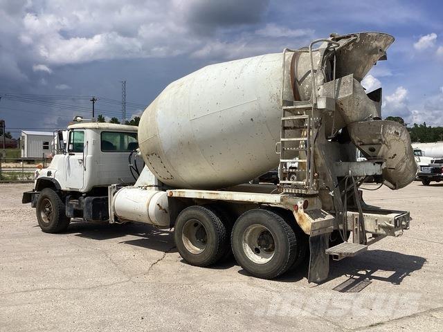Mack DM690S Andere Fahrzeuge
