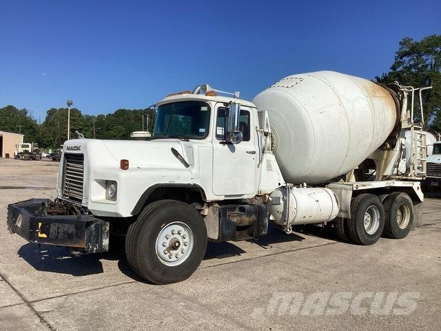 Mack DM690S Andere Fahrzeuge