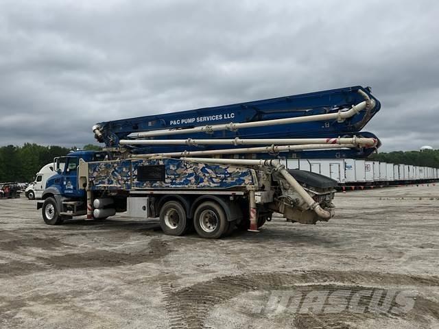 Mack GR64B Betonpumpen