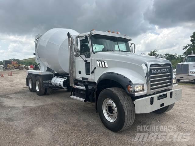Mack GR64F Andere Fahrzeuge