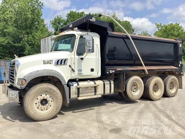 Mack GR64F Kipper