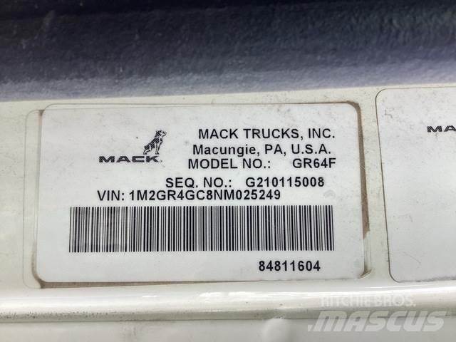 Mack GR64F Kipper