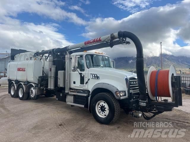 Mack GU713 Raupenbagger