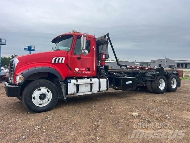 Mack GU713 Kipplader