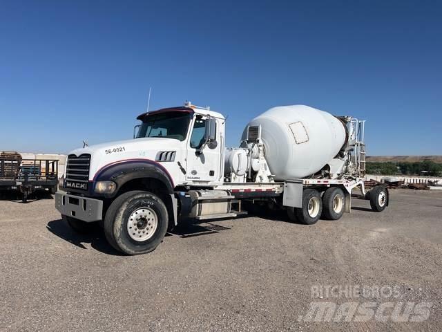 Mack GU713 Andere Fahrzeuge