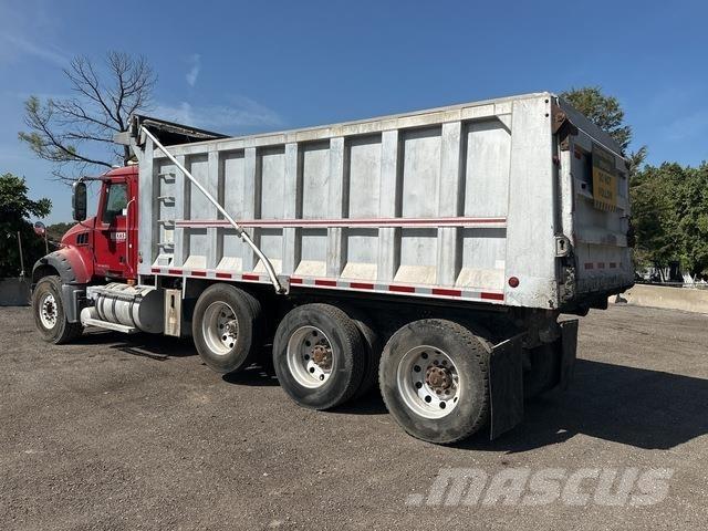 Mack GU713 Kipper