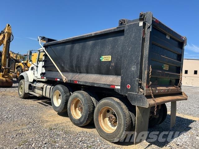 Mack GU713 Kipper