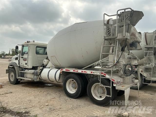 Mack GU813 Andere Fahrzeuge