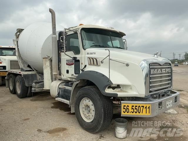 Mack GU813 Andere Fahrzeuge