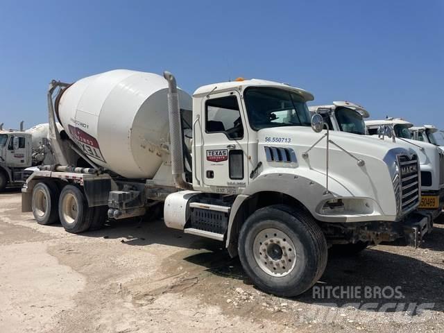 Mack GU813 Andere Fahrzeuge